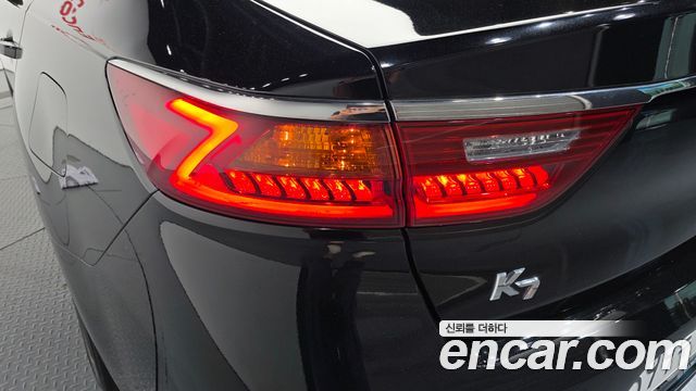 Kia K7 2018 — photo 9