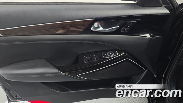 Kia K7 2018 — photo 14
