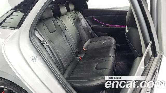 Hyundai AVANTE 2022 — photo 17