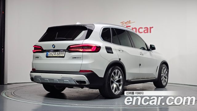 BMW X5 2021 — photo 2