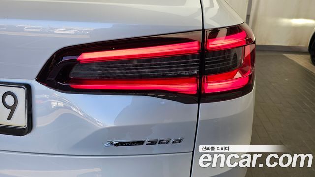 BMW X5 2021 — photo 9