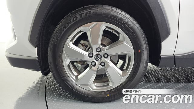 Toyota RAV4 2021 — photo 5