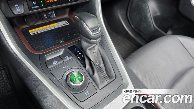 Toyota RAV4 2021 — photo 12