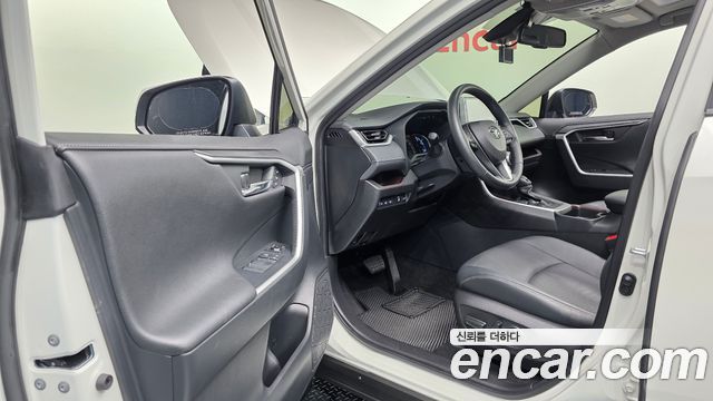 Toyota RAV4 2021 — photo 13