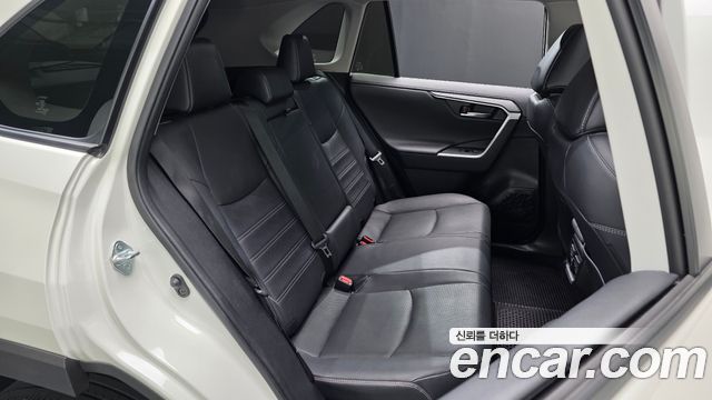 Toyota RAV4 2021 — photo 17