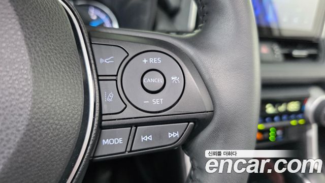 Toyota RAV4 2021 — photo 26
