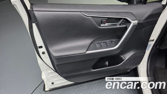 Toyota RAV4 2021 — photo 14