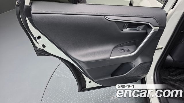 Toyota RAV4 2021 — photo 15