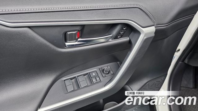 Toyota RAV4 2021 — photo 27
