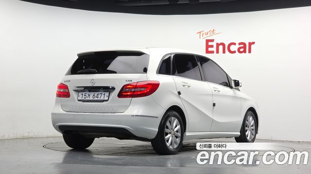 Mercedes-Benz B-Class 2015 — photo 2