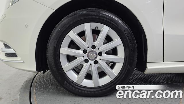 Mercedes-Benz B-Class 2015 — photo 5