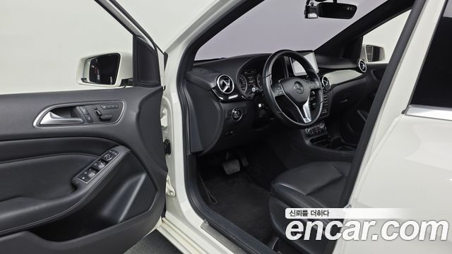 Mercedes-Benz B-Class 2015 — photo 10