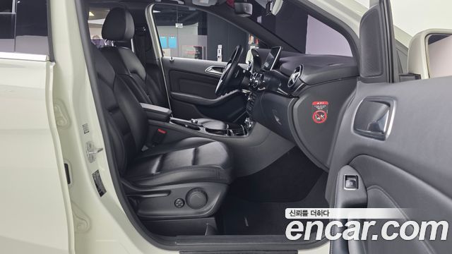 Mercedes-Benz B-Class 2015 — photo 11