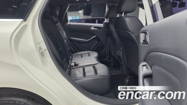 Mercedes-Benz B-Class 2015 — photo 12