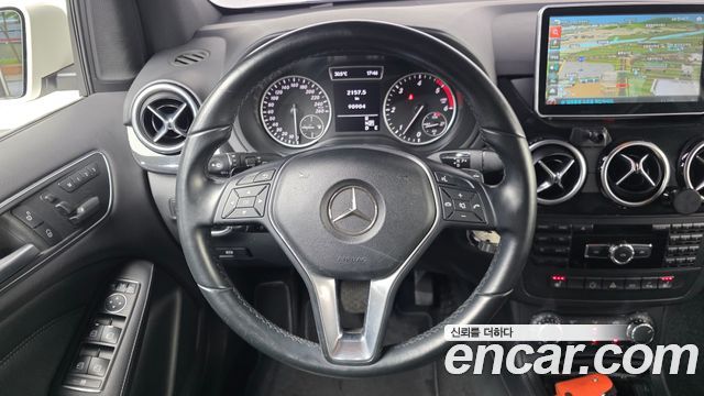 Mercedes-Benz B-Class 2015 — photo 13