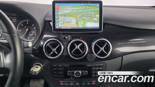 Mercedes-Benz B-Class 2015 — photo 14
