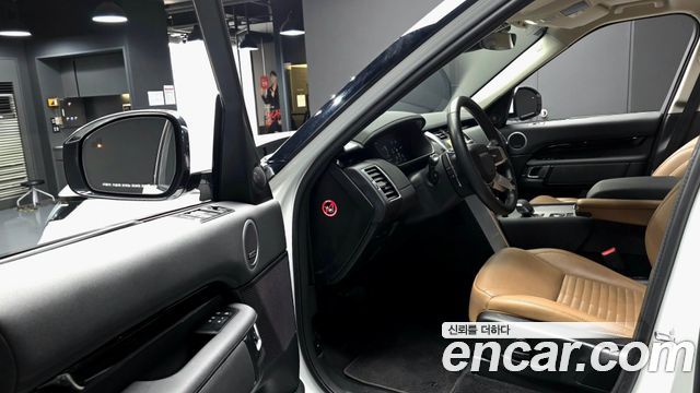 Land Rover Discovery 2022 — photo 17