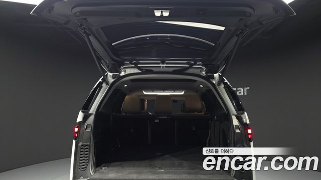 Land Rover Discovery 2022 — photo 25