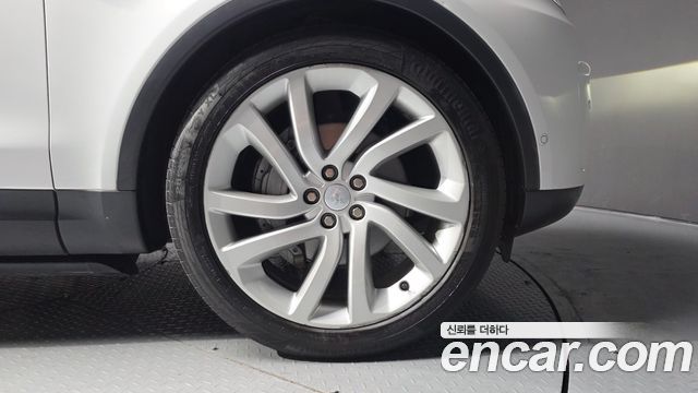 Land Rover Discovery 2022 — photo 7