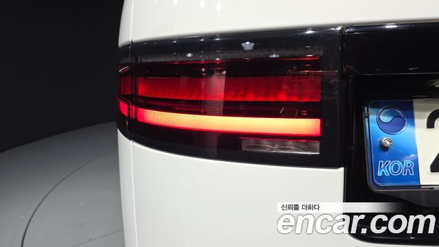 Land Rover Discovery 2022 — photo 9