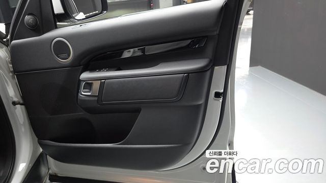 Land Rover Discovery 2022 — photo 14