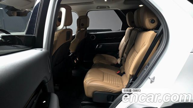 Land Rover Discovery 2022 — photo 16