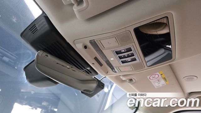 Land Rover Discovery 2022 — photo 28