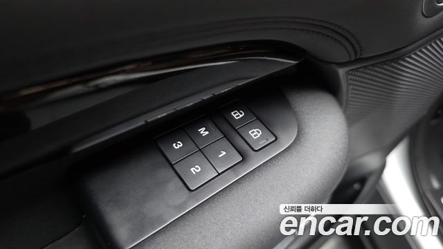 Land Rover Discovery 2022 — photo 30
