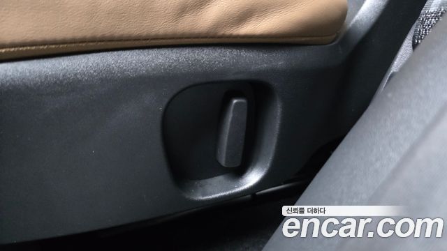 Land Rover Discovery 2022 — photo 31