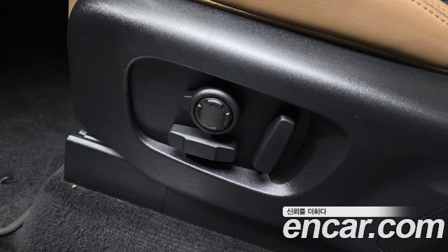 Land Rover Discovery 2022 — photo 32