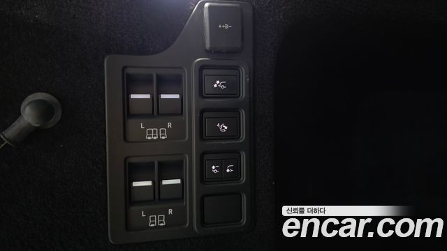 Land Rover Discovery 2022 — photo 37