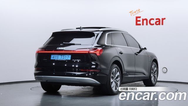 Audi e-tron 2023 — photo 2