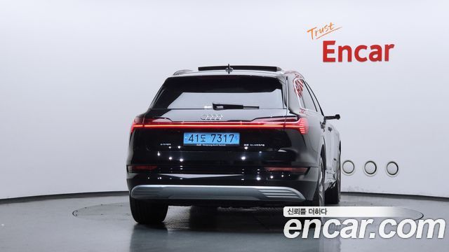Audi e-tron 2023 — photo 4