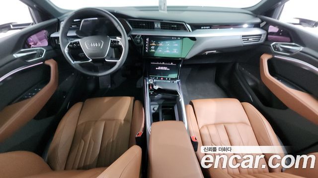 Audi e-tron 2023 — photo 10