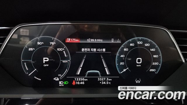 Audi e-tron 2023 — photo 11