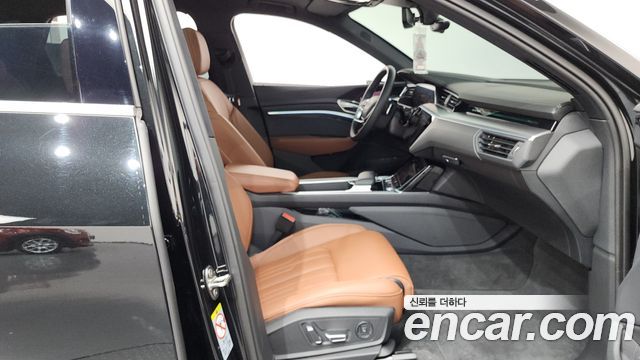 Audi e-tron 2023 — photo 17