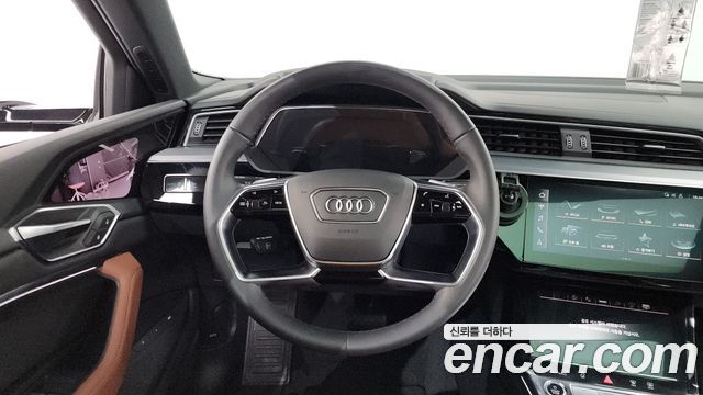Audi e-tron 2023 — photo 19