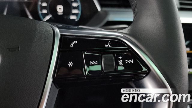 Audi e-tron 2023 — photo 23