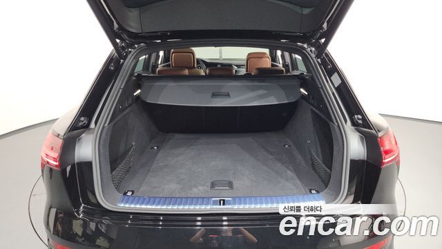 Audi e-tron 2023 — photo 26