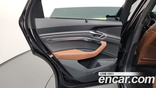 Audi e-tron 2023 — photo 15