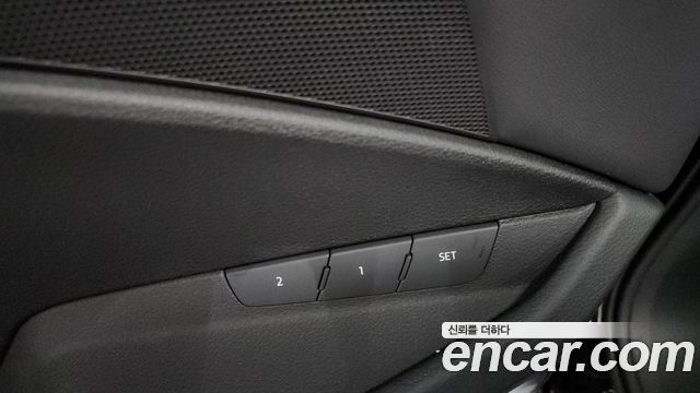 Audi e-tron 2023 — photo 28