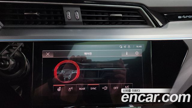 Audi e-tron 2023 — photo 32