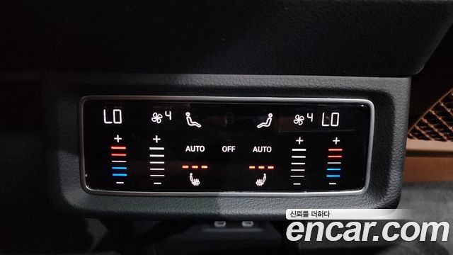 Audi e-tron 2023 — photo 33
