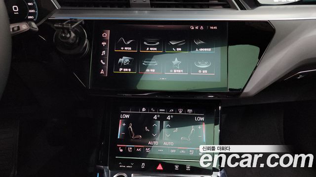 Audi e-tron 2023 — photo 34