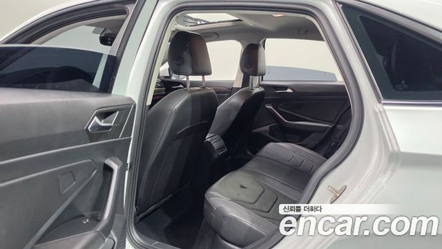 Volkswagen Jetta 2021 — photo 17