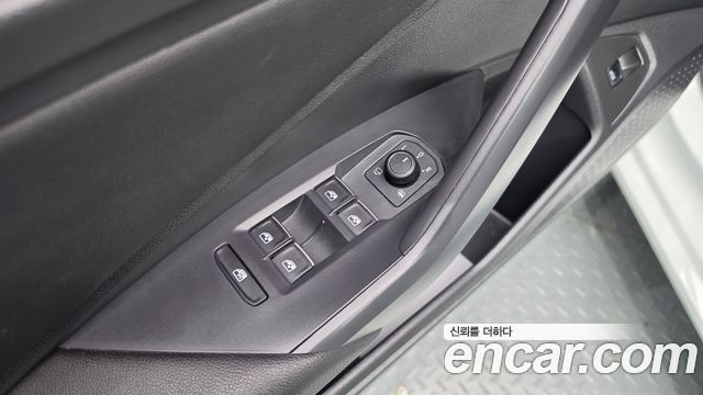 Volkswagen Jetta 2021 — photo 24