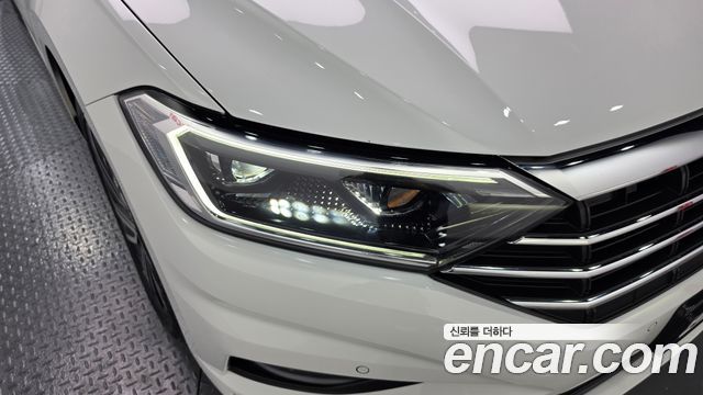 Volkswagen Jetta 2021 — photo 8