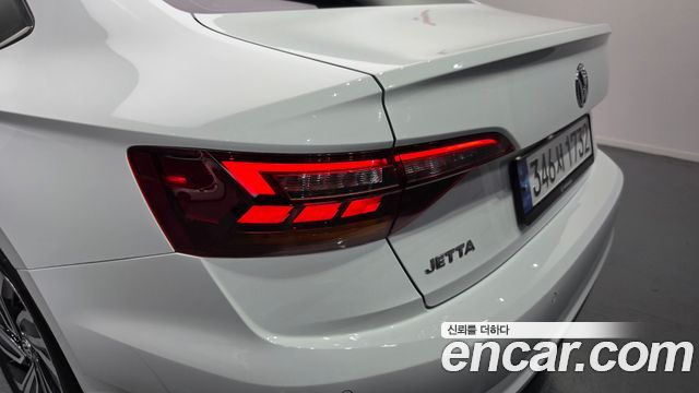 Volkswagen Jetta 2021 — photo 9