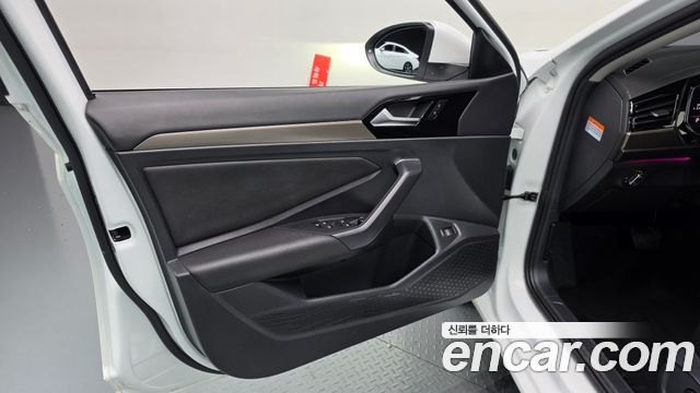 Volkswagen Jetta 2021 — photo 14