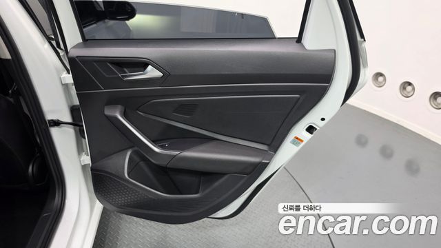 Volkswagen Jetta 2021 — photo 15
